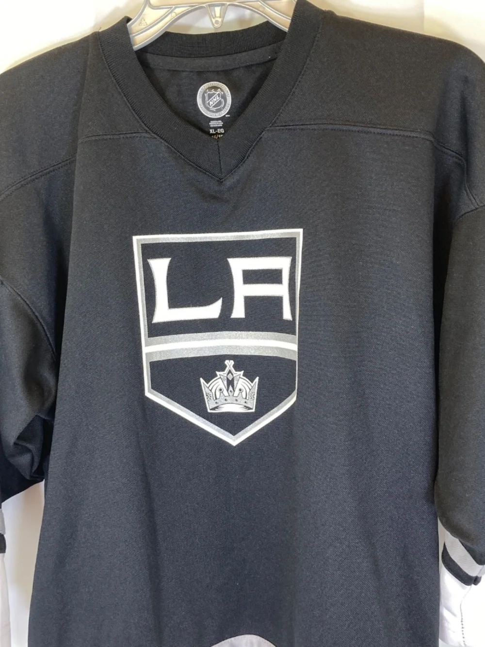 Los Angeles Kings YOUTH XL Jersey Shirt Black White 16/18 Long Sleeve V Neck